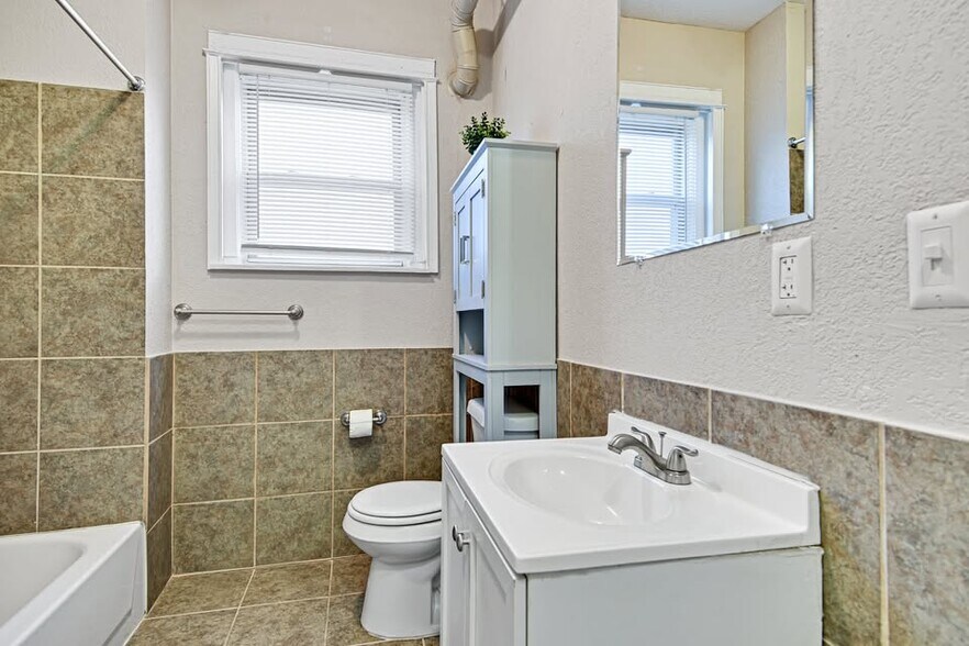 More Photos Of 1114 E Armour Blvd, Kansas City Apartments For Sale