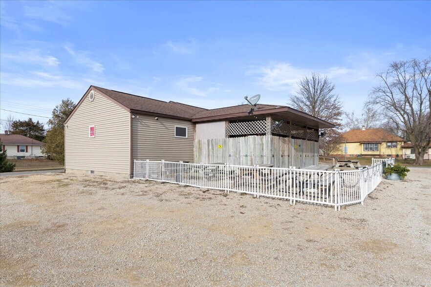More Photos Of 104 Taylorville Rd, Taylorville Restaurant For Sale