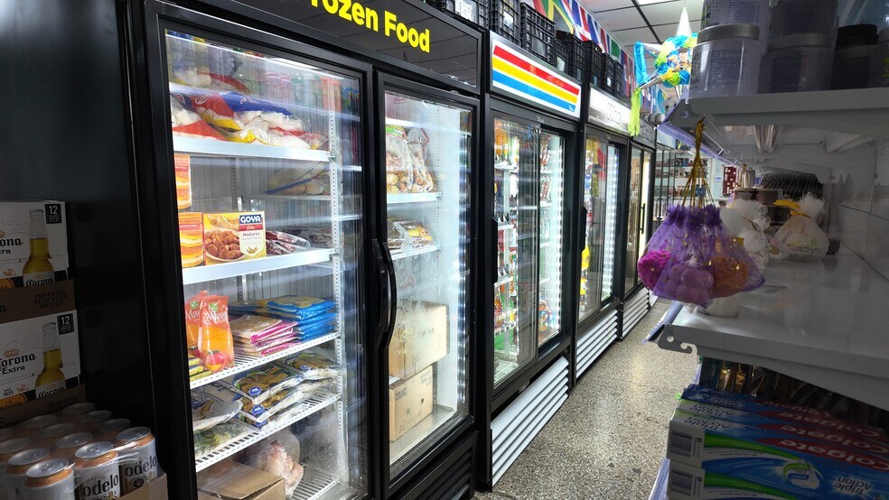 More Photos Of 2401 W Cervantes St, Pensacola General Retail For Sale