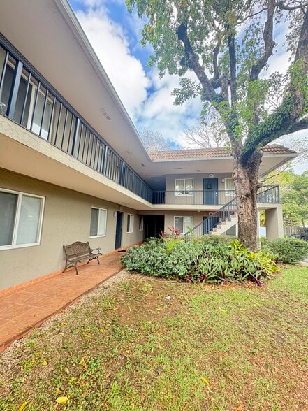 More Photos Of 1111 SW 4th St, Fort Lauderdale Apartments For Sale