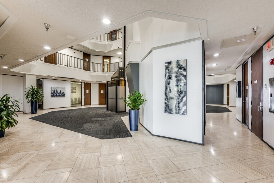 More Photos Of 2616 S Loop W, Houston Office For Lease