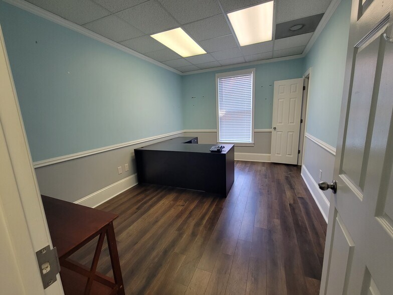 More Photos Of 115 Sycamore Dr, Athens Office For Sale