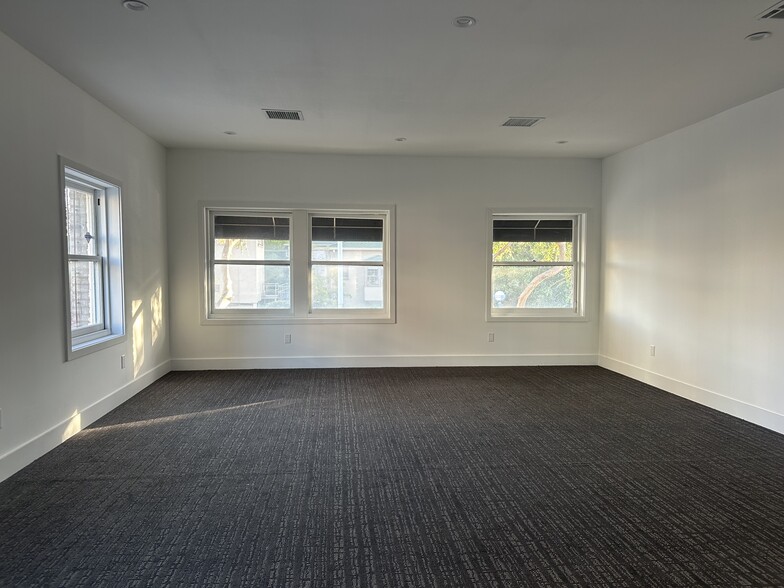 More Photos Of 7201-7213 Santa Monica Blvd, West Hollywood Storefront Retail Office For Lease