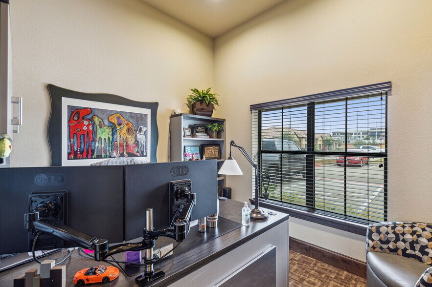 More Photos Of 2101 E Kirkwood Blvd, Southlake Office For Lease