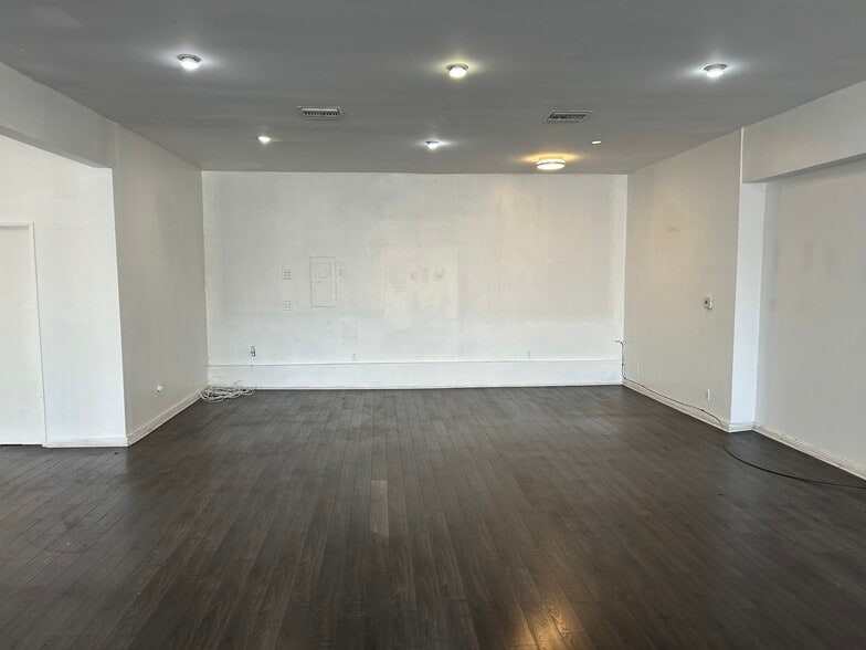 More Photos Of 337-355 N La Cienega Blvd, Los Angeles Storefront For Lease
