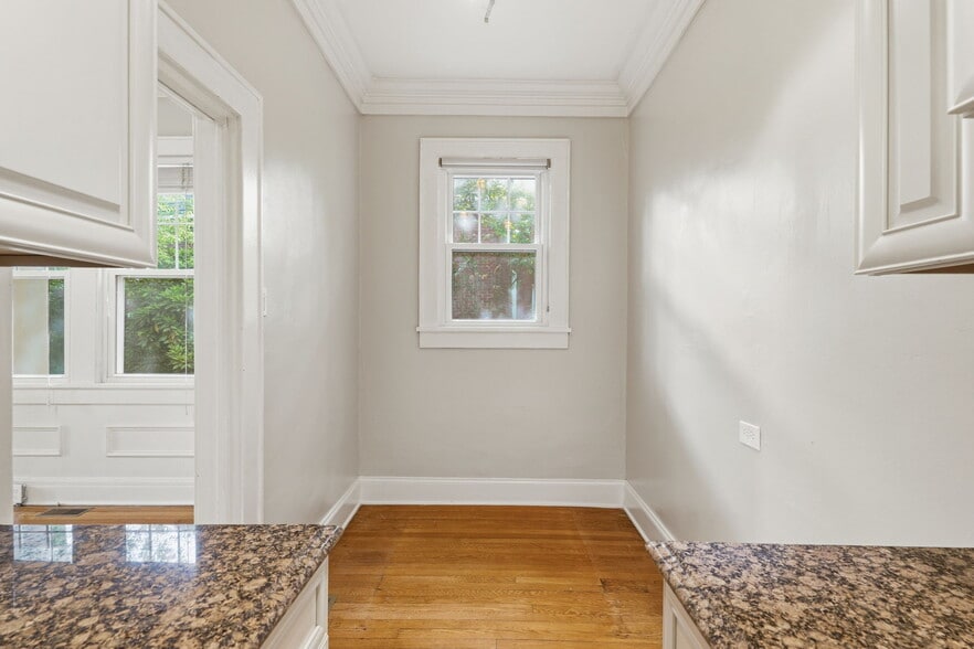 More Photos Of 916 Bromley Rd, Charlotte Apartments For Sale