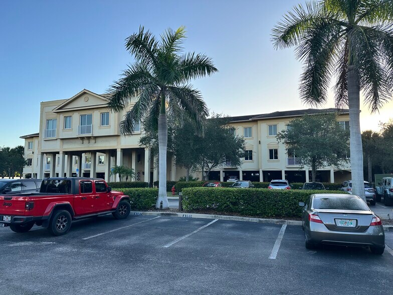 More Photos Of 1110 Pine Ridge Rd, Naples Office For Sale