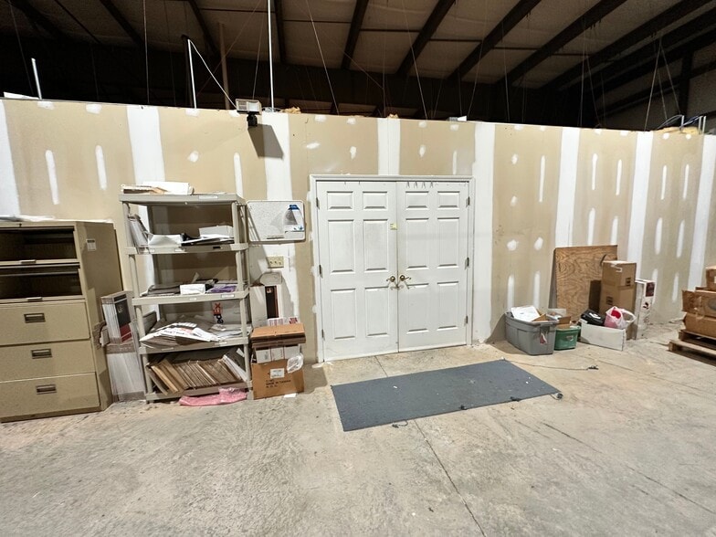 More Photos Of 1385 Weber Industrial Dr, Cumming Distribution For Lease