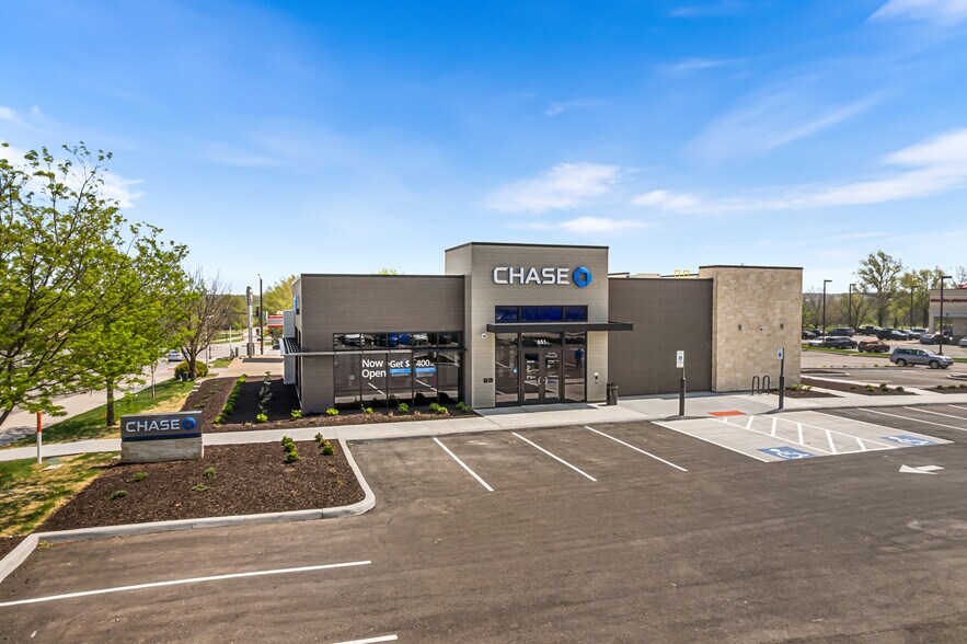 More Photos Of 651 E Red Bridge Rd, Kansas City Office For Sale