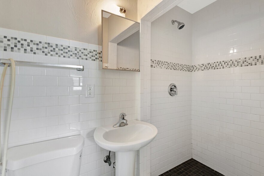 More Photos Of 832 S J St, Lake Worth Beach Multifamily For Sale