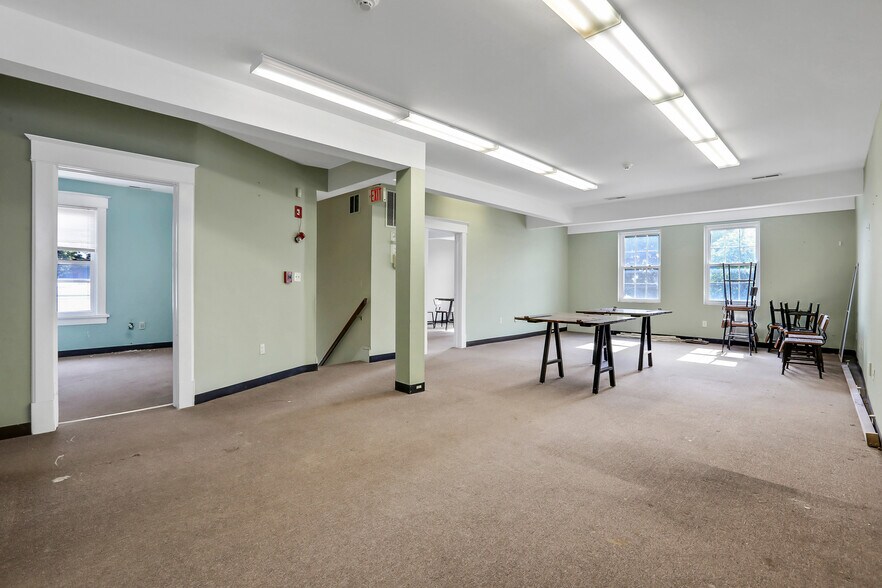 More Photos Of 21 O'neil St, Kingston Restaurant For Sale