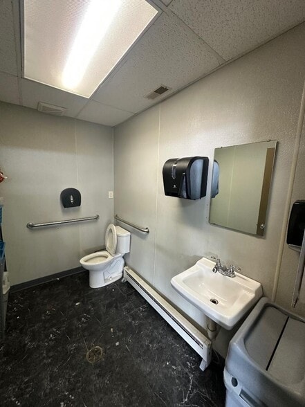 More Photos Of 1309 S High School Rd, Indianapolis Auto Repair For Sale