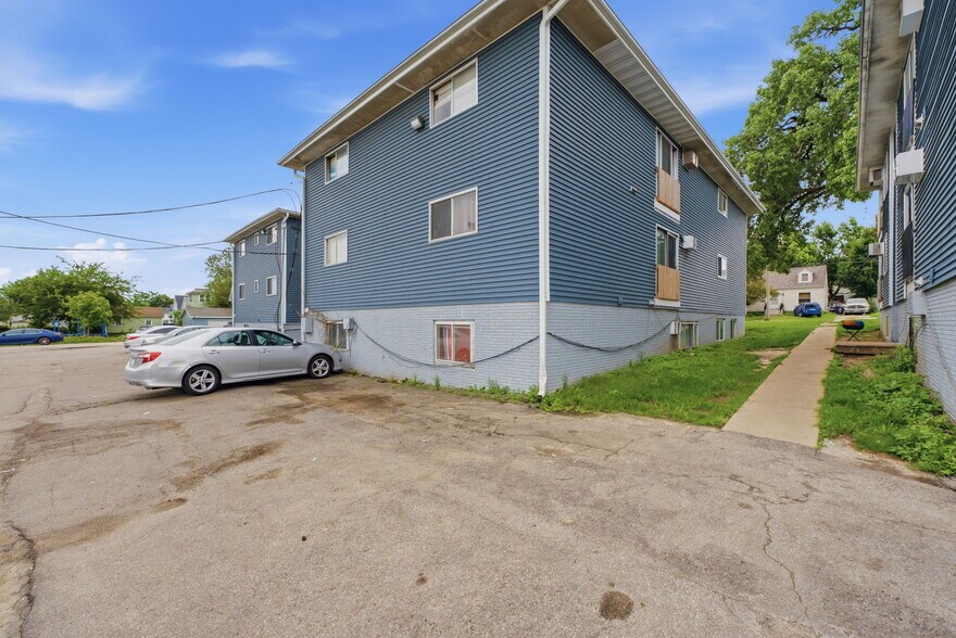 More Photos Of 802-816 15th Ave SW, Cedar Rapids Apartments For Sale
