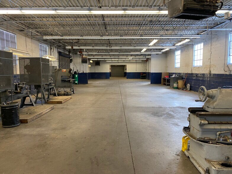 More Photos Of 7600 Exchange St, Valley View Manufacturing For Lease