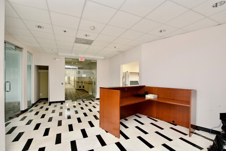 More Photos Of 1964 Gallows Rd, Vienna Office For Sale