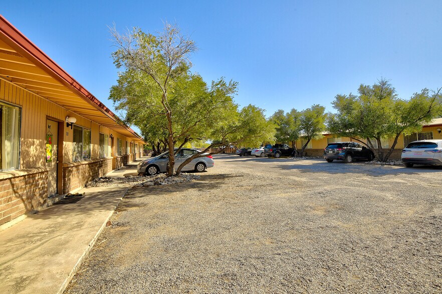 More Photos Of 2770 N Goyette Ave, Tucson Apartments For Sale