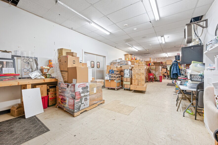 More Photos Of 1550 N Mitchell St, Cadillac General Retail For Lease