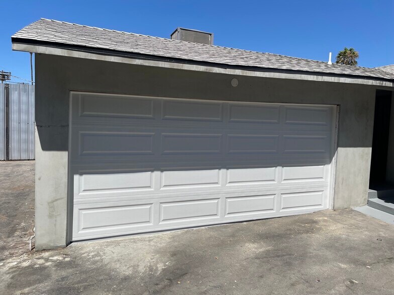 More Photos Of 16123 Wyandotte St, Van Nuys Service For Lease