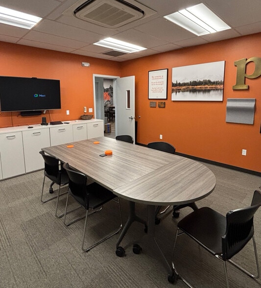 More Photos Of 4364 E Ashlan Ave, Fresno Flex For Lease