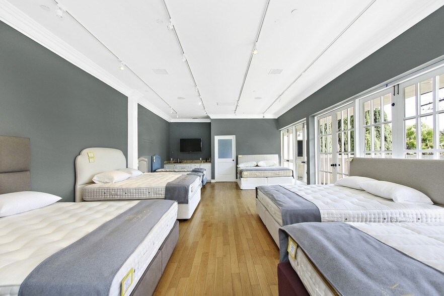 More Photos Of 8825-8827 Beverly Blvd, West Hollywood General Retail For Sale