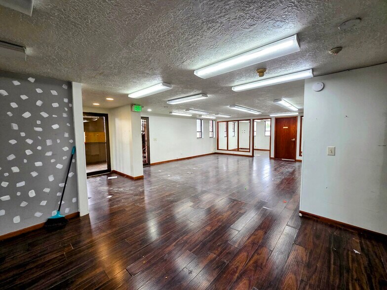 More Photos Of 2649 N Main St, Sunset Office For Sale