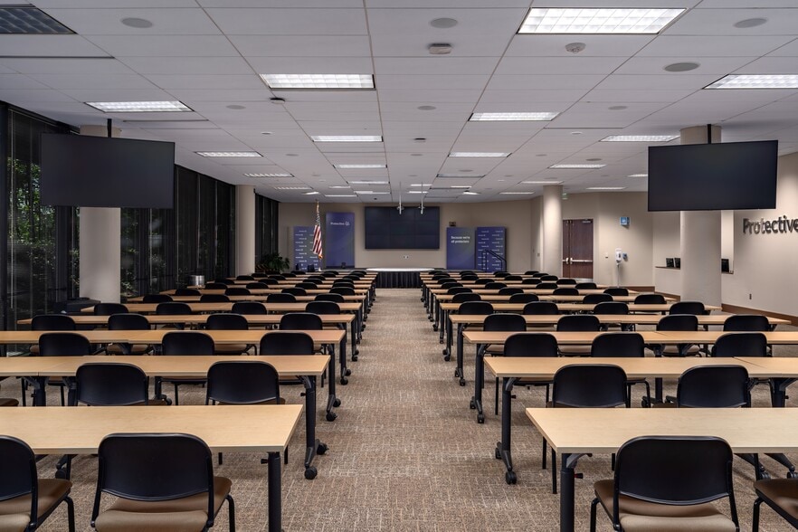More Photos Of 2801 Us-280, Birmingham Office For Lease