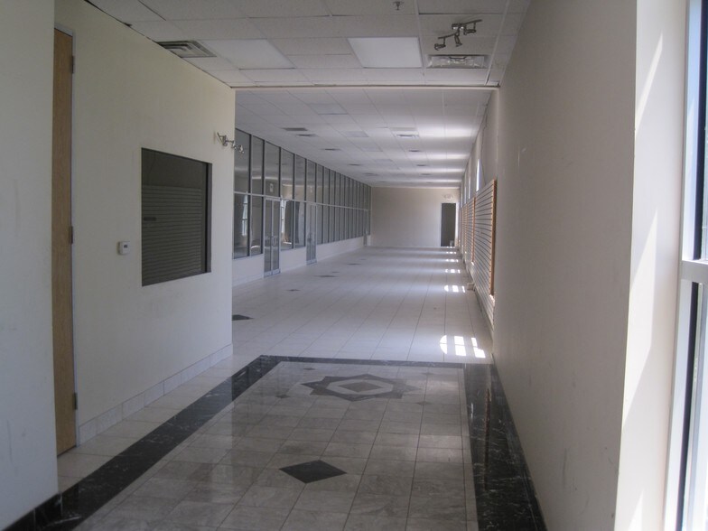 More Photos Of 7598 Harwin Dr, Houston General Retail For Sale