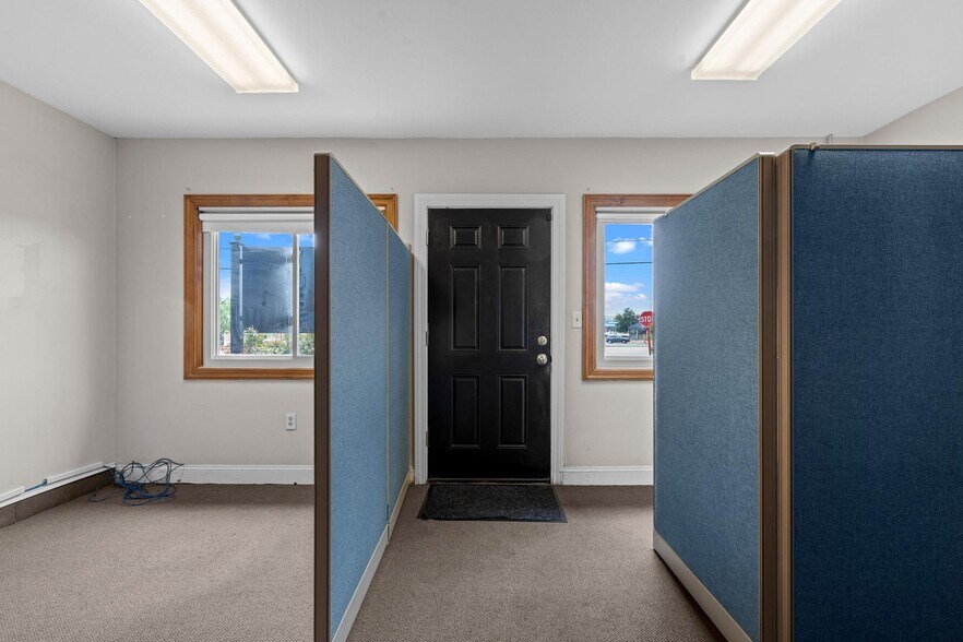 More Photos Of 2233 Miamisburg-Centerville Rd, Dayton Office For Sale