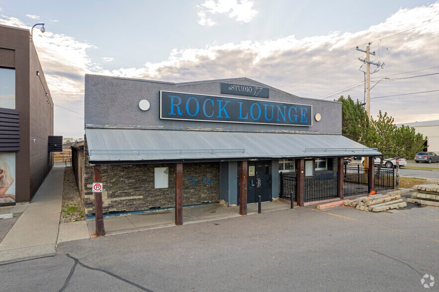 More Photos Of 1610 37th St SW, Calgary Unknown For Lease