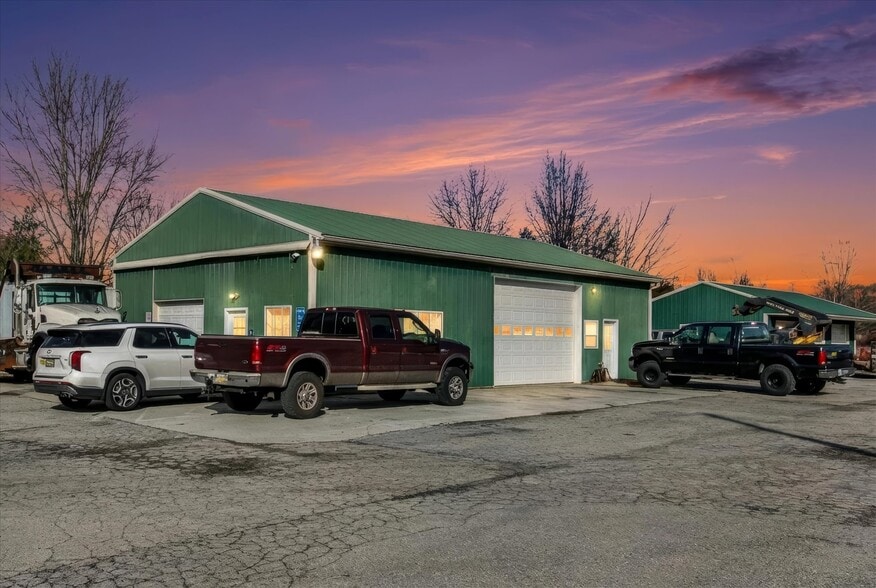 Primary Photo Of 276 Kingsdale Rd, Littlestown Auto Repair For Sale