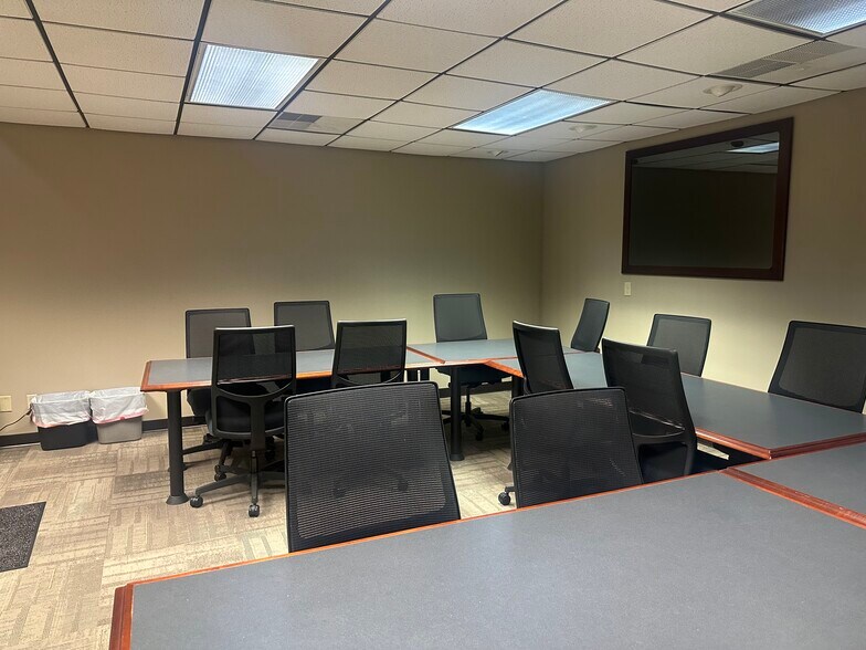 More Photos Of 1506 W Luthy Dr, Peoria Light Manufacturing For Sale