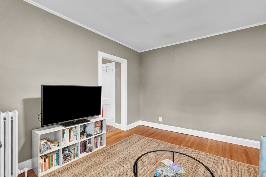 More Photos Of 28 Whitney St, Hartford Apartments For Sale