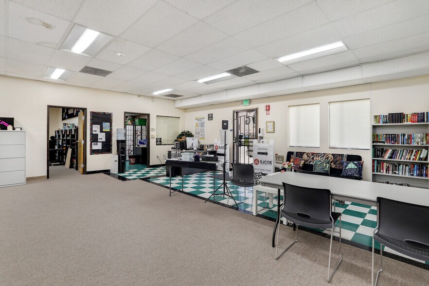 More Photos Of 8807 Thornton Rd, Stockton Storefront Retail Office For Lease