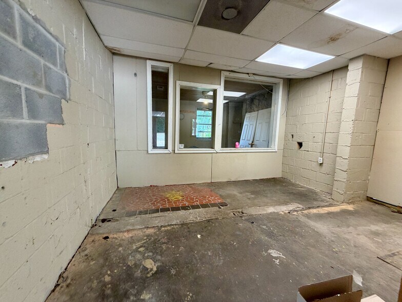 More Photos Of 12471 Veterans Memorial Hwy, Douglasville Specialty For Lease