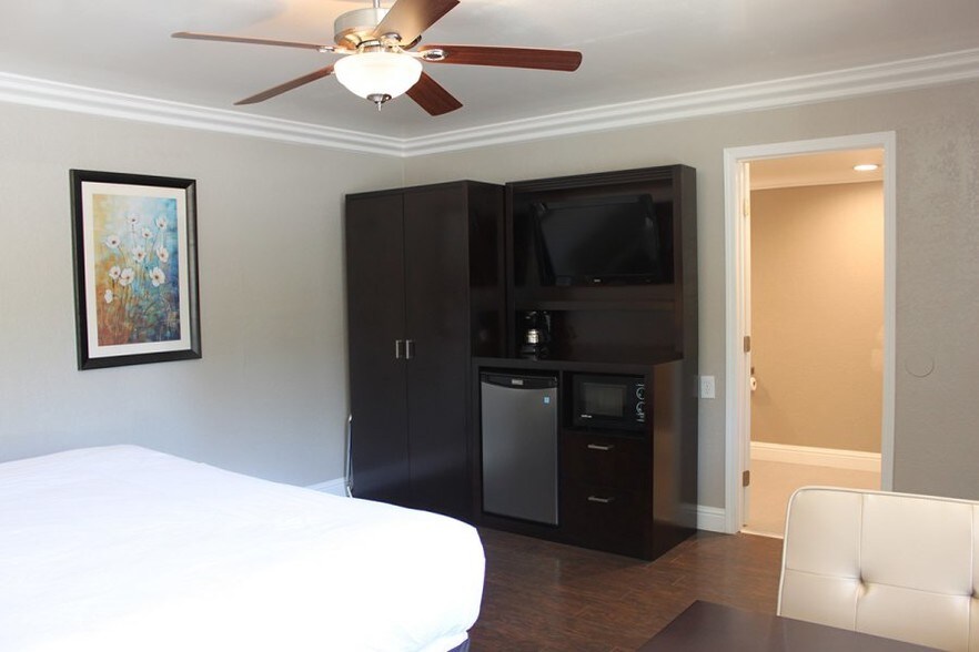 More Photos Of 1200 N H St, Lompoc Hotel For Sale