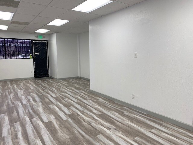 More Photos Of 11232 Vanowen St, North Hollywood Storefront Retail Office For Lease