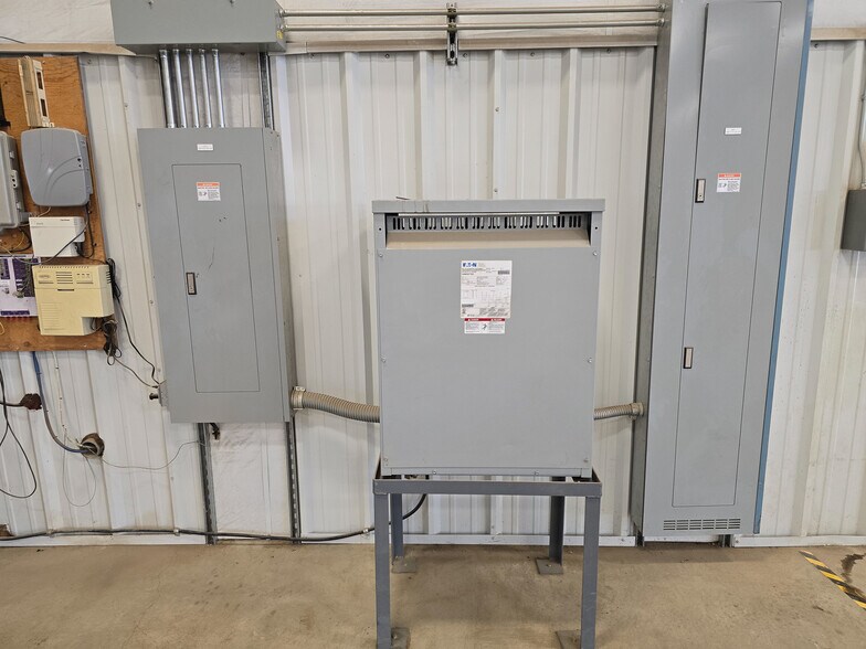 More Photos Of 5066 Owan Industrial Park Dr, Williston Warehouse For Lease