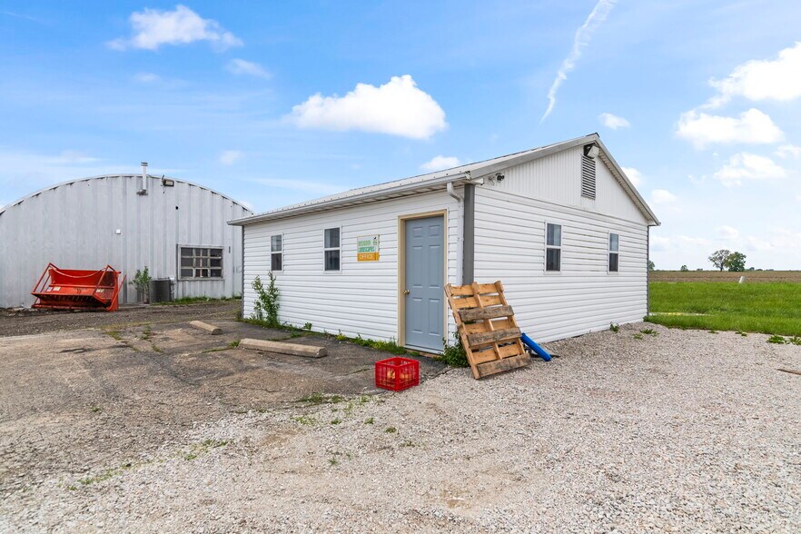 More Photos Of 31000 W Frontage Rd, Farmersville Warehouse For Sale