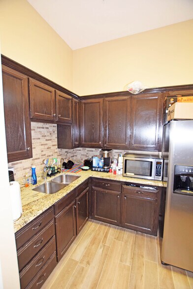 More Photos Of 327 SE Loop 338, Odessa Flex For Lease