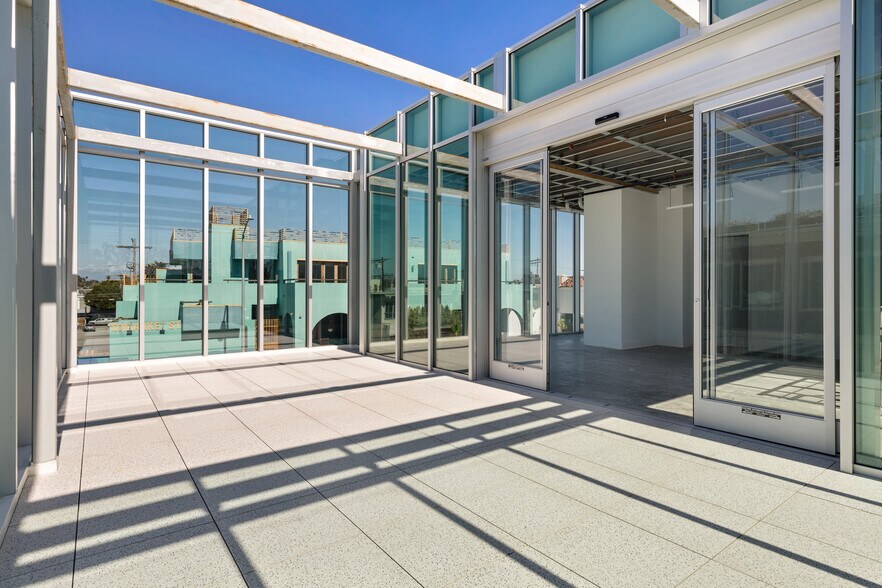 More Photos Of 78 Market, Venice Restaurant For Lease