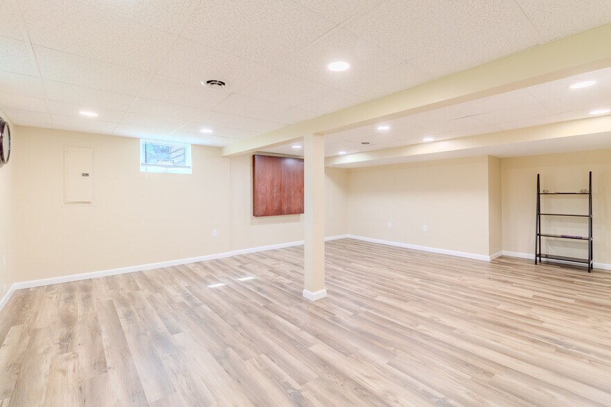 More Photos Of 990 Greensburg Pike, East Pittsburgh Office For Lease