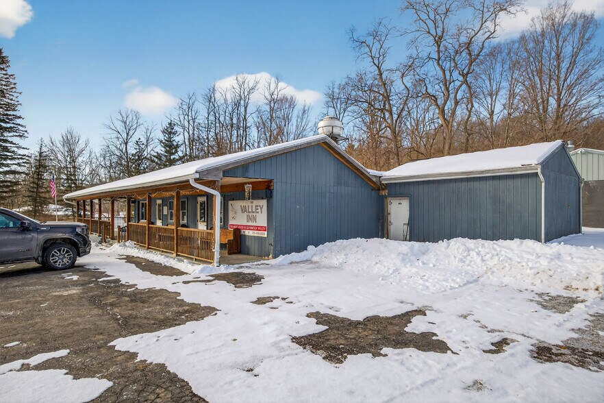 More Photos Of 2862 Guyanoga Rd, Branchport General Retail For Sale
