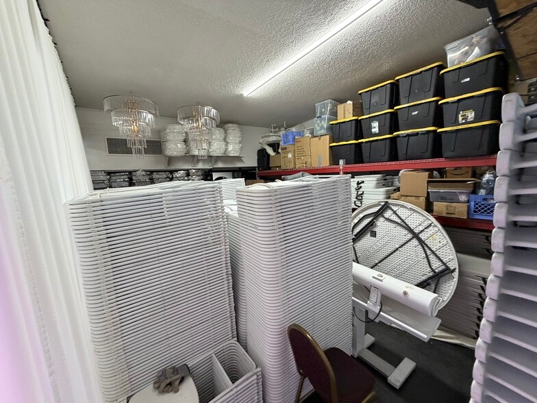 More Photos Of 2111 E Main St, Mesa Freestanding For Sale