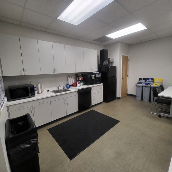 More Photos Of 3500 Gateway Centre Blvd, Morrisville Light Distribution For Lease