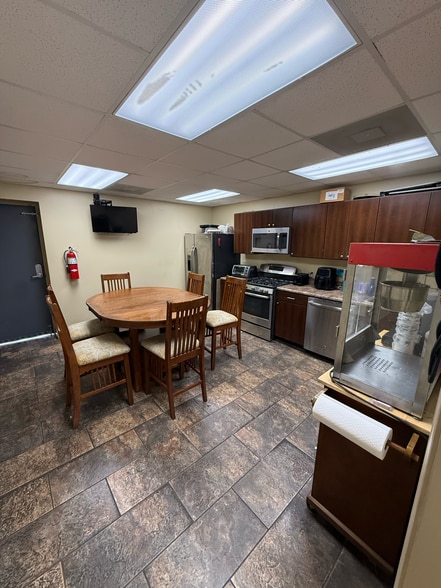 More Photos Of 3901 2nd Ave S, Birmingham Flex For Sale