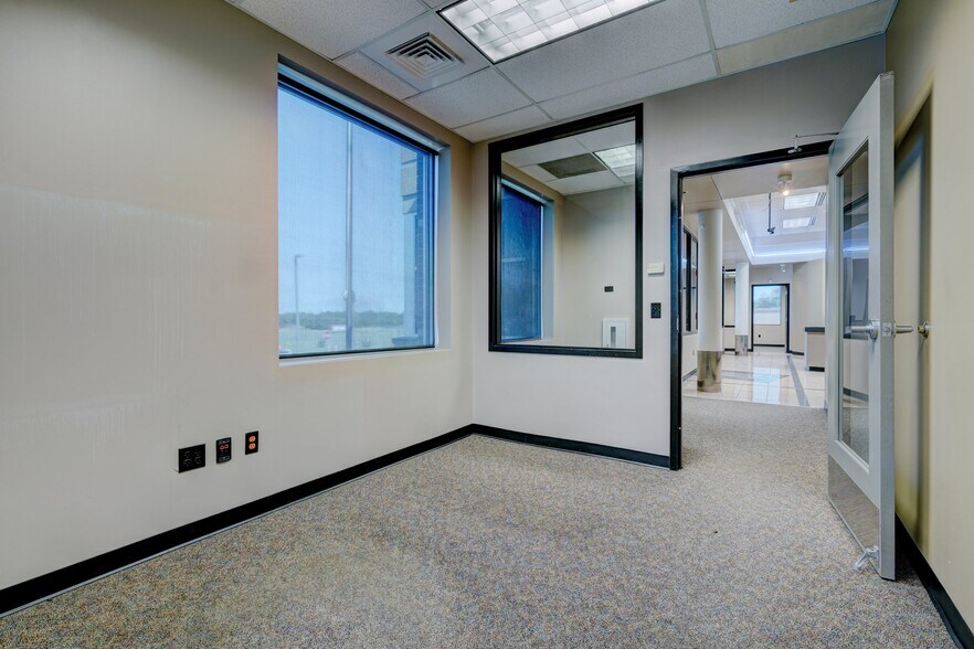 More Photos Of 14900 SE 29th St, Choctaw Bank For Lease