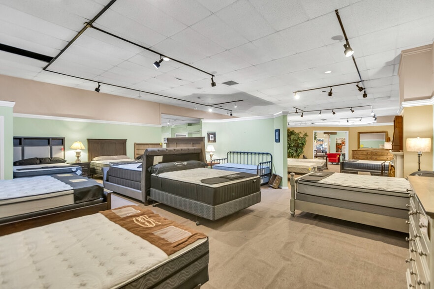 More Photos Of 10 S School St, Lodi Storefront Retail Office For Sale