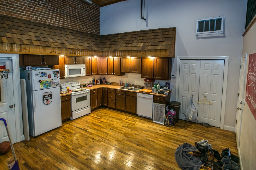 More Photos Of 163 Main St, Dubuque Restaurant For Sale