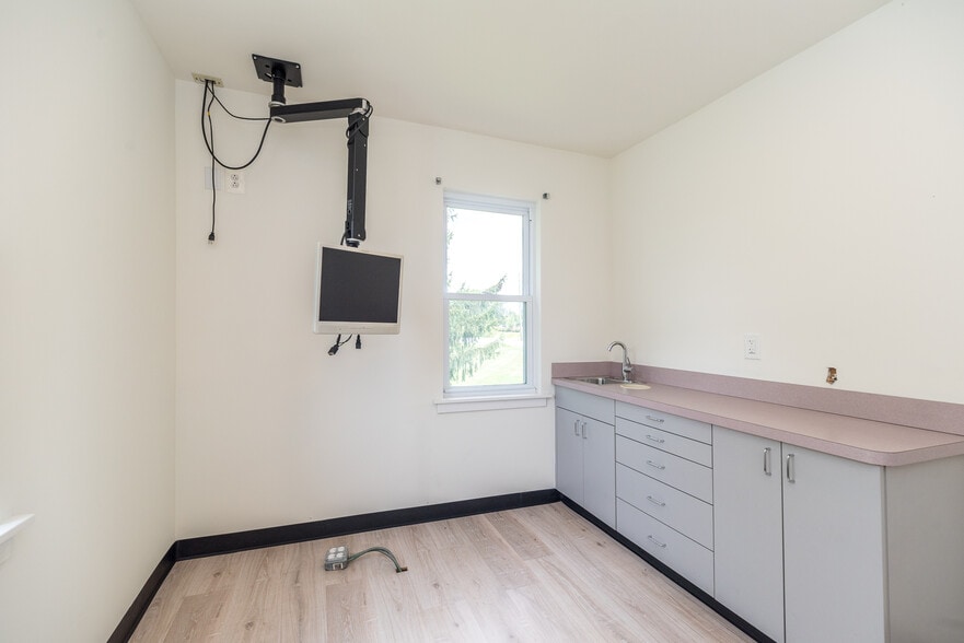 More Photos Of 4018 Durham Rd, Ottsville Storefront Retail Office For Sale