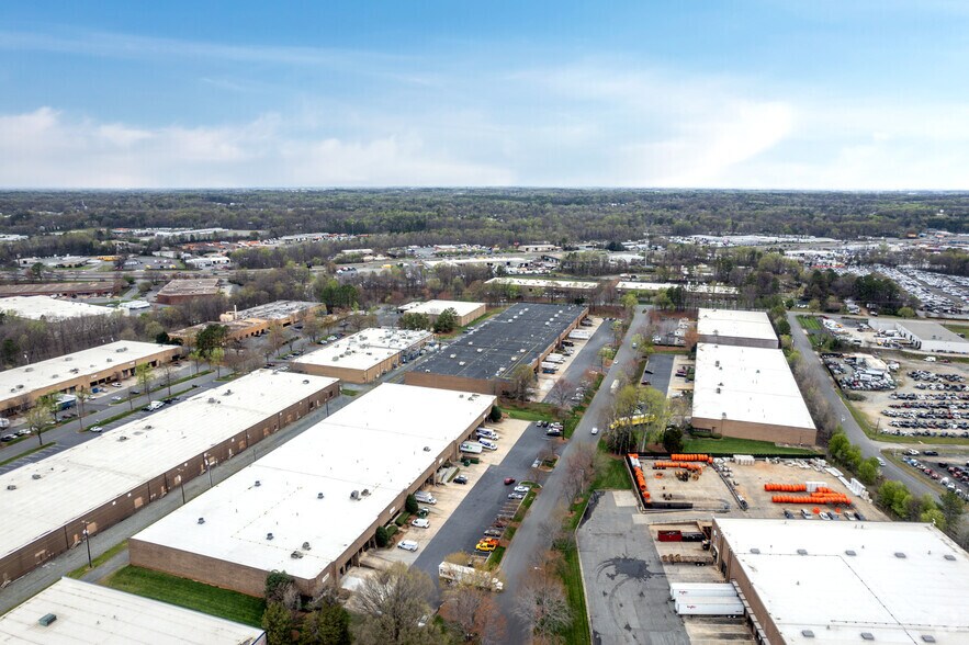 More Photos Of 3801 Woodpark Blvd, Charlotte Warehouse For Lease
